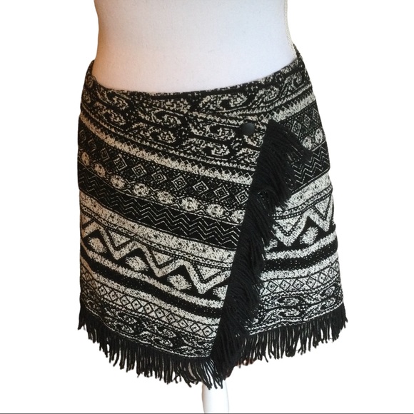 1.State B/W Aztec Print Fringed Hem Cross Front Wrap Mini Skirt Size SP - Picture 1 of 9